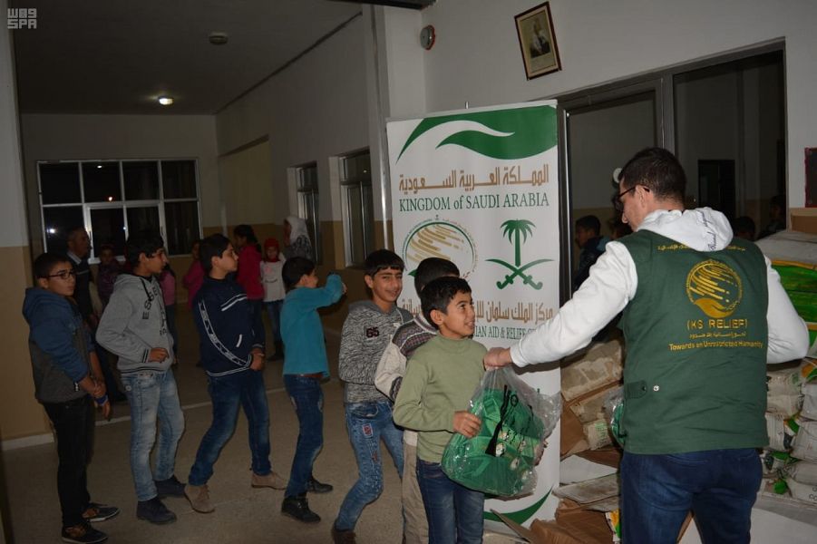 79rynet's tweet photo. مركز الملك سلمان للإغاثة يوزع 1,999 حقيبة مدرسية على الطلاب والطالبات السوريين في محافظت ... - https://t.co/pgJRmJmVxG https://t.co/OuNjywJESq
