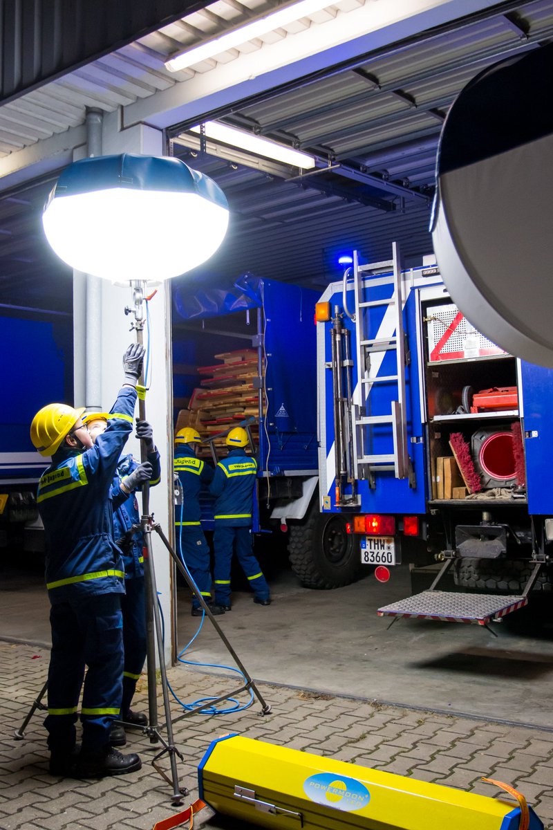 THWOVNeukoelln's tweet photo. Unser #Ortsverband freut sich über vier neue "#PowerMoons", denn durch diese wird eine noch sichere Arbeit an der #Einsatzstelle gewährleistet.
#Ehrenamt #THW #Berlin #Neukölln https://t.co/XX0AoUSsi4
