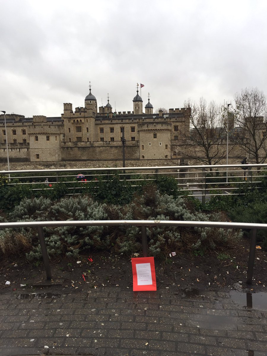 kindmindmethod's tweet photo. First envelopes hit the capital this weekend and first finder of 2018...  @TowerOfLondon https://t.co/WtCs2f3k4A