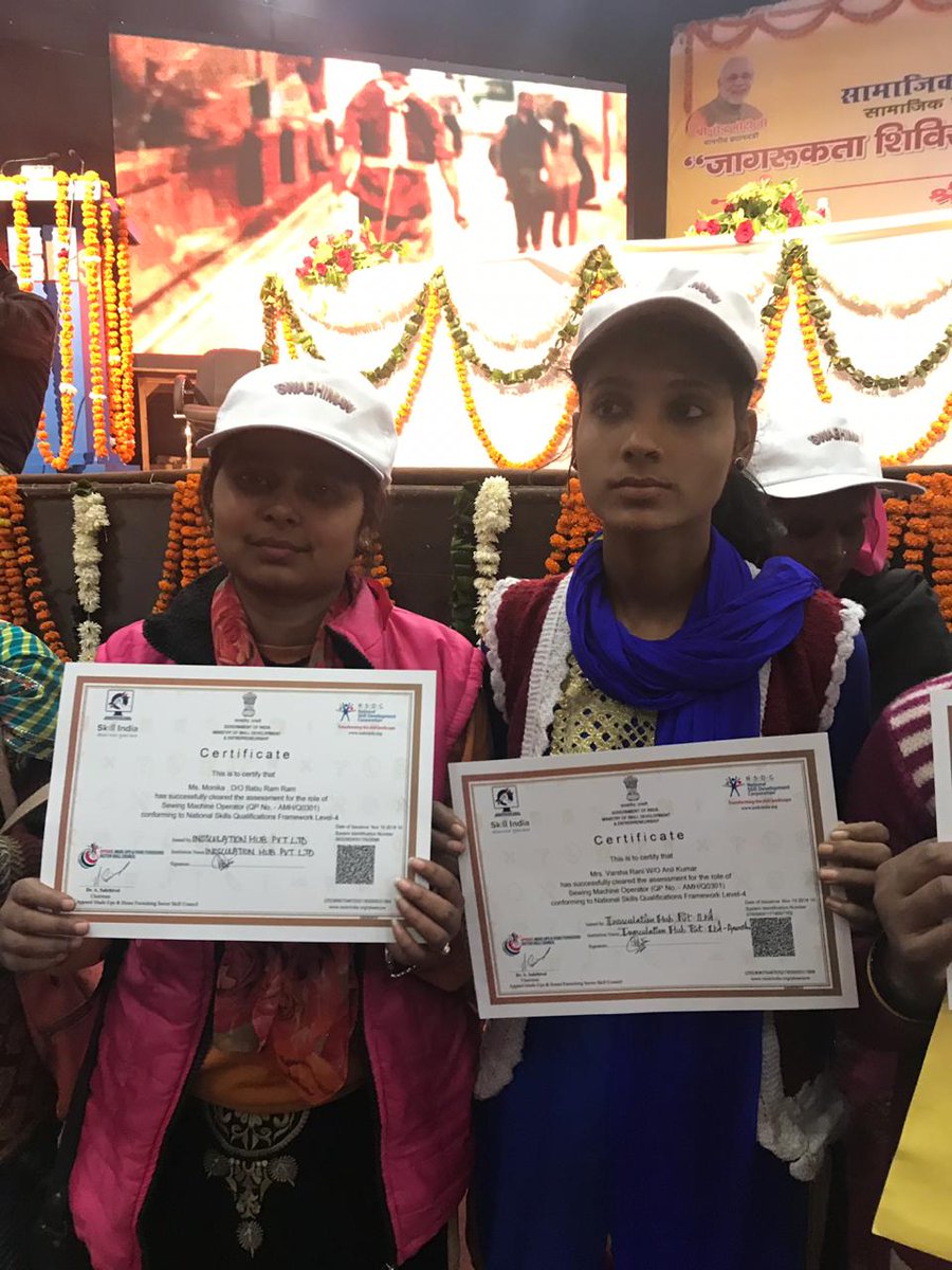 NSDCIndia's tweet photo. Hon'ble Minister of @MSJEGOI , @TCGEHLOT handed enrolment letters to aspirants for a skilled future and interacted with manual scavengers during the event.
@InosculationHub @MSDESkillIndia
#AbSkillskiBari https://t.co/eJhc7yzYZd