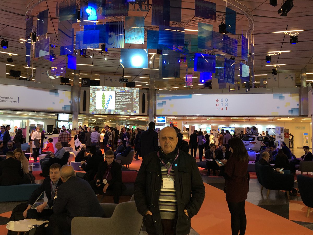 CincubatorHUB's tweet photo. Hoy estamos en #ICT2018 explorando nuevas oportunidades de innovación para nuestras #startups @Emprende_UPCT @infoRMurcia @Ceeict @CeeiMurcia https://t.co/SSmUATRs93