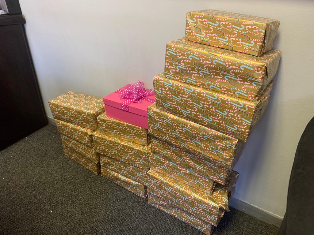 RelyantSA's tweet photo. We would like to send out a Massive THANK YOU to Helion Market Research in Randburg for donating 17 Shoeboxes to our Xmas Initiative. Thank you for your generous donation. You have brought so much joy to Children this Festive season!#relyantexpress #christmas #donation https://t.co/SISXS4zFxQ