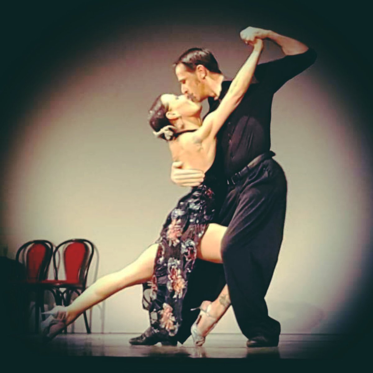 TANGOyAMOR's tweet photo. L'abbraccio è nato prima dell'amore. VIVA EL TANGO SIEMPRE #passionetanguera (Antonella Devastato e Francesco Maxímo Menichini - foto) https://t.co/1vfBLKyenw