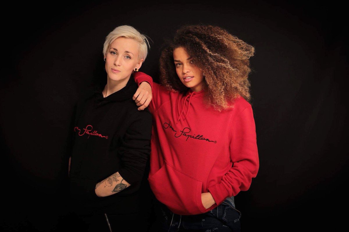 JonPapillon's tweet photo. Un #style à part 🎈
Model : Manon drigo et Fab Lingah
 #outfit #wintercollection #womenswear #sweat #StreetStyle https://t.co/LQXAD4jIza