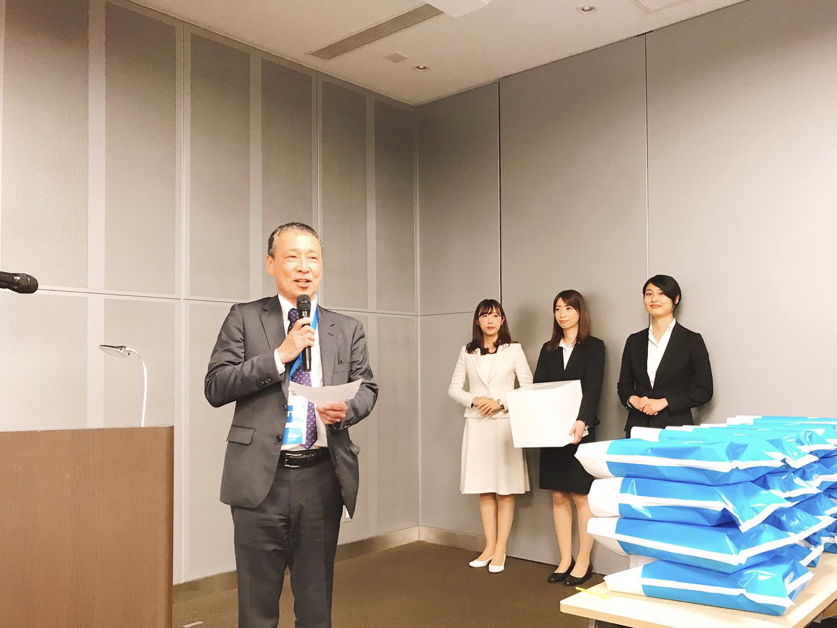 Arm_JPN's tweet photo. #MbedConnect Japan 2018の最後は「Pelionキット」が当たる抽選会。アーム日本法人の社長・内海 弦がクジ引き係を務めました。参加いただいた皆さま、1日おつきあいくださり、ありがとうございました! https://t.co/TZx4Qjwsq7