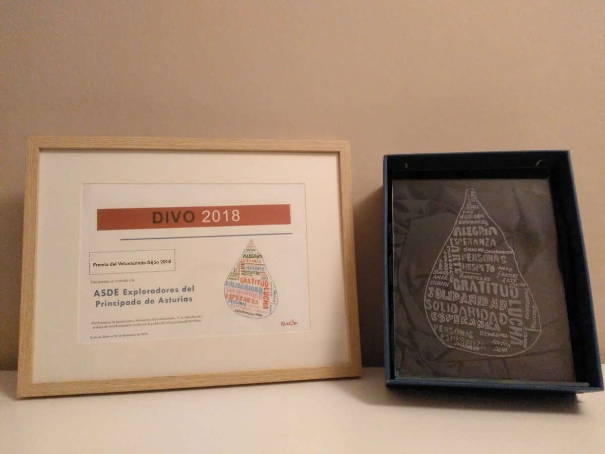 ASDE_Asturias's tweet photo. Aprovechando el día del voluntariado agradecemos a la Organización del Divo por reconocer la labor de todos nuestros voluntarios con tal premio. 

Enhorabuena Scouters por ser ciudadanos comprometidos con la sociedad y siempre pensando en dejar un mundo mejor. #GraciasScouter https://t.co/vZK7yMsPW8