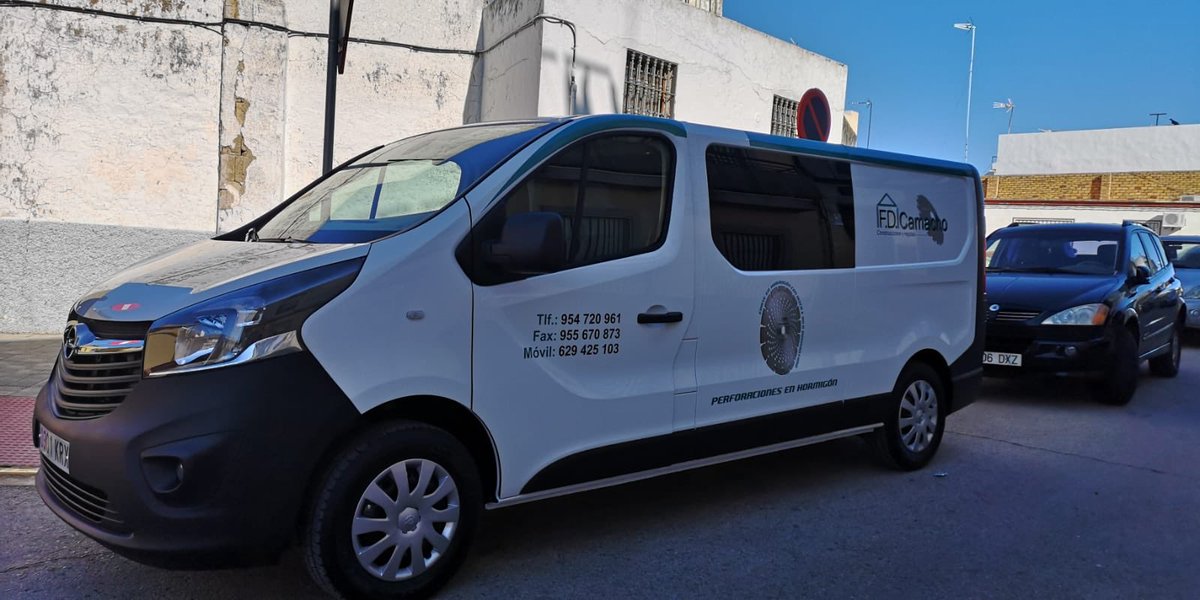 FDCAMACHOSL's tweet image. Comprometidos con la mejor prestación de nuestros servicios renovamos de forma continua nuestra maquinaria y medios de transporte. De este modo aseguramos una calidad óptima en los resultados del trabajo realizado.