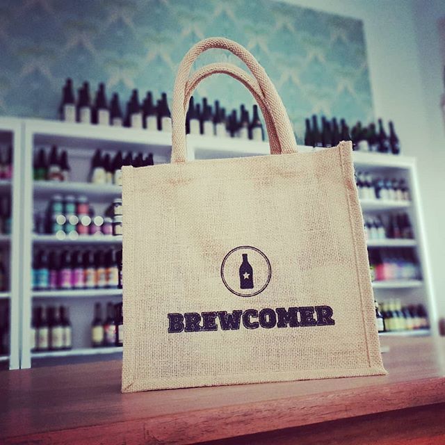 brewcomer's tweet photo. Praktisch so'n Büdel.

#craftbeer #craftbier #kiel #tasche #beutel #büdel #jutebeutel #brewcomer #biertransport https://t.co/tGfREmHZ8m