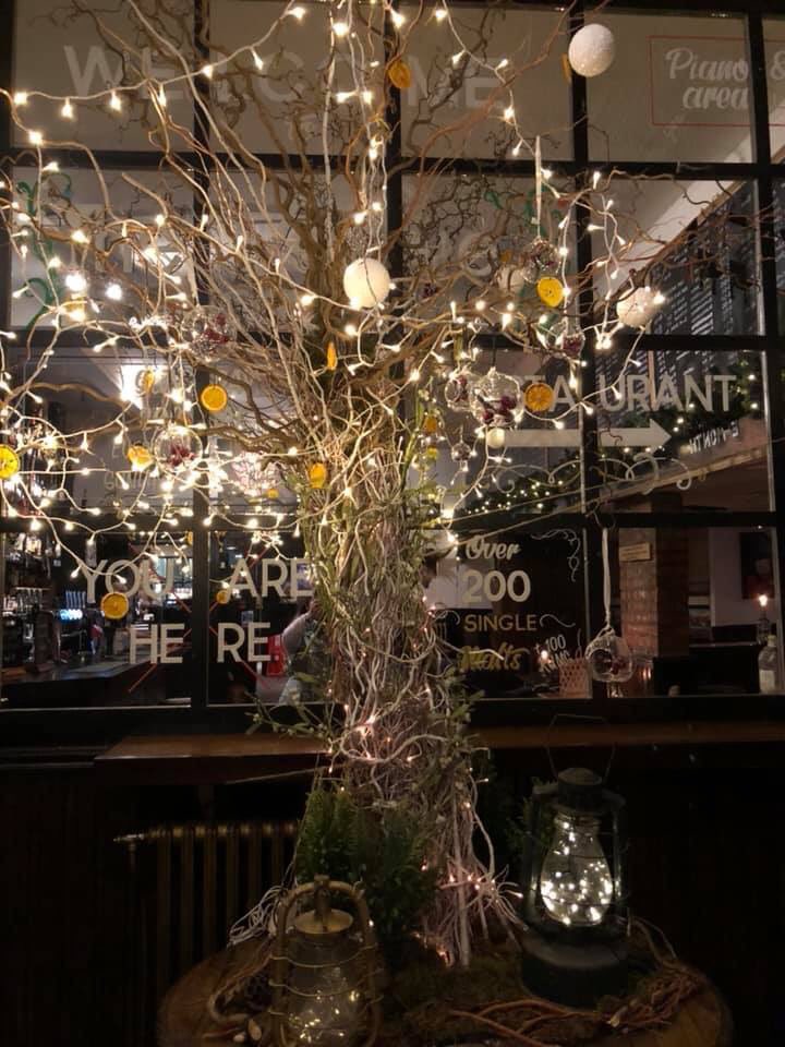 RoseHousePerth's tweet photo. #Christmaswreath making Rose House style in #perth with the Venue #prosecco and #flowers https://t.co/C4kG50xmW0