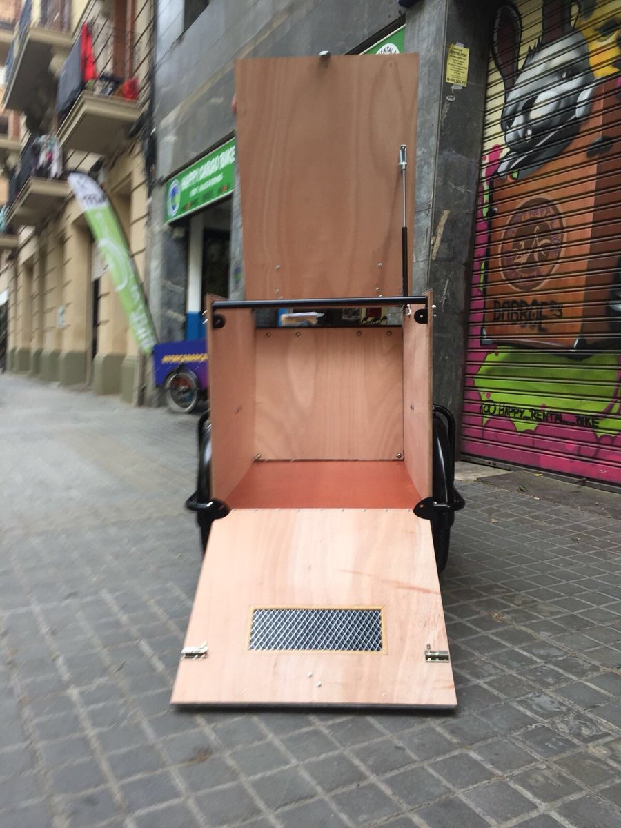 HappyCargobike's tweet photo. Véhicula su imagen, marca de manera sostenible y diferente. #cargobike @babboe_bakfiets #bicicletasdecarga #triciclo #imagen #marca @courir https://t.co/czZ8HH3VrX