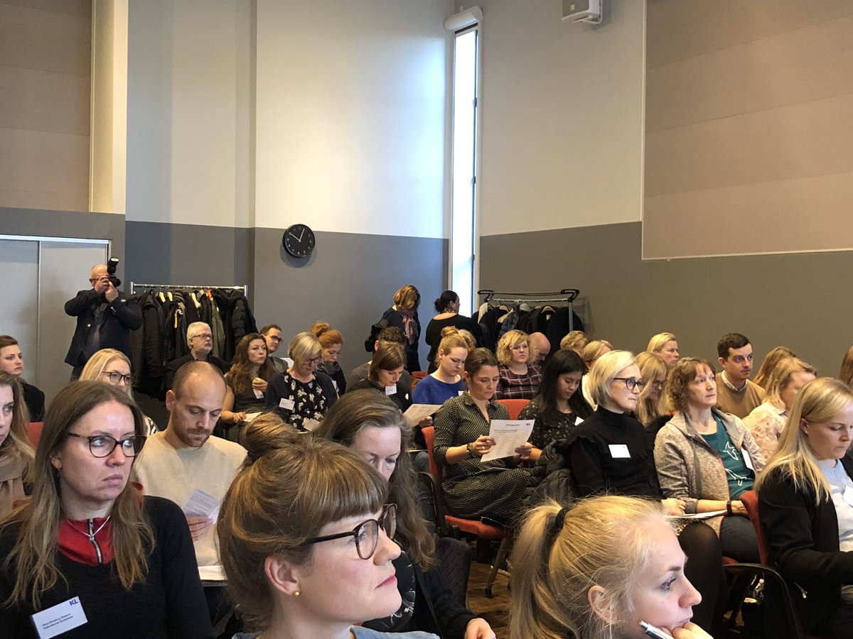 christianbason's tweet photo. Fuldt hus til @kommunerne første konference om #servicedesign KL direktør @ArneEggert “En utrolig vigtig dagsorden. Vi skal involvere borgerne ikke fordi det er nemt, men fordi det giver værdi.” @designcentret https://t.co/YeWndjFihL