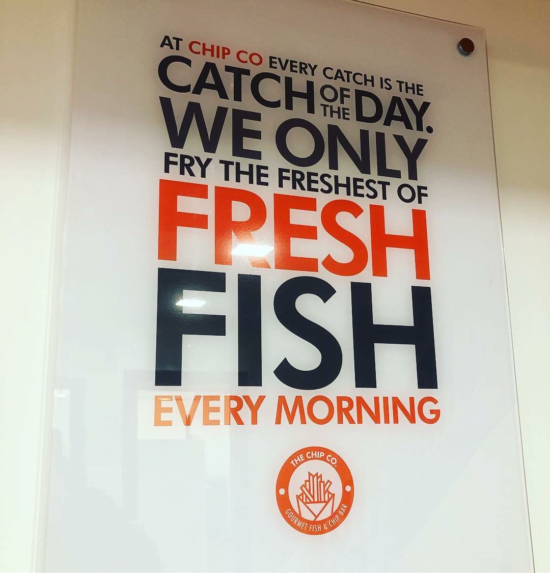ChipCompany_'s tweet photo. At @chipco_belfast every catch is a Catch of the day 🐠🍟
#FishAndChips #fastfood #foodie #ChipCo #CatchOfTheDay #fresh #fish #Signage #Advertising #Belfast https://t.co/vBaD7VYwFB