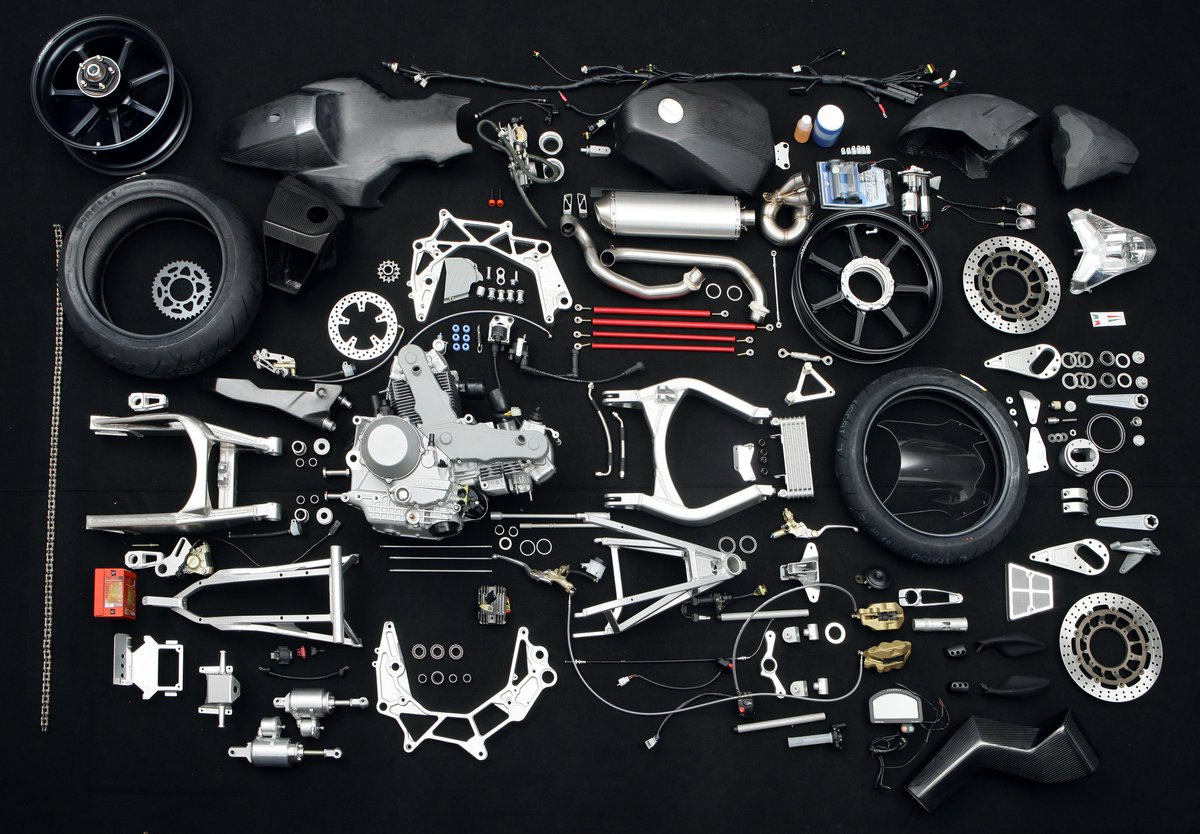 Vyrus_Moto's tweet photo. 750 parts, 750 parts that create the lightest motorcycle in the world. https://t.co/Qio1aDkVgo