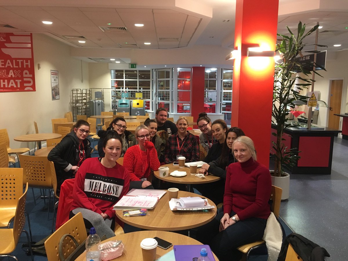 TraineeNursing's tweet photo. Last minute breakfast revision before our Exam at 10am.... Good Luck team TNA 2018! https://t.co/hOkEQZahcL