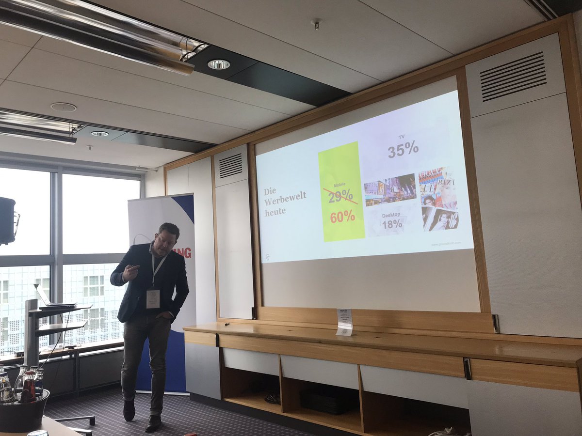 OriginalElJorge's tweet photo. Marketing für Millenials ist Mobile! sagt @johannespaysen auf der #lbc18 https://t.co/5WgZIR8xMa