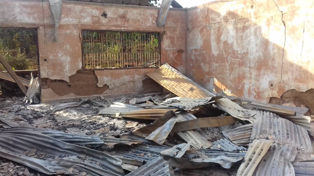 CliffordFavour3's tweet photo. This is the work of forces loyal to Paul Biya of French Cameroon and the world is watching .All houses at the St Augustine junction set ablaze. Ambazonia Will never forgive French Cameroon. https://t.co/aj53bCzSGt