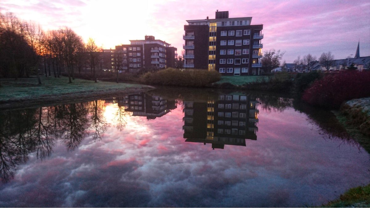 RaymondHofste's tweet photo. @OmroepWNL @WNLVandaag @UwPresentatrice  @BuienRadarNL prachtige gekleurde lucht in Borne https://t.co/iGpRpNSCqs