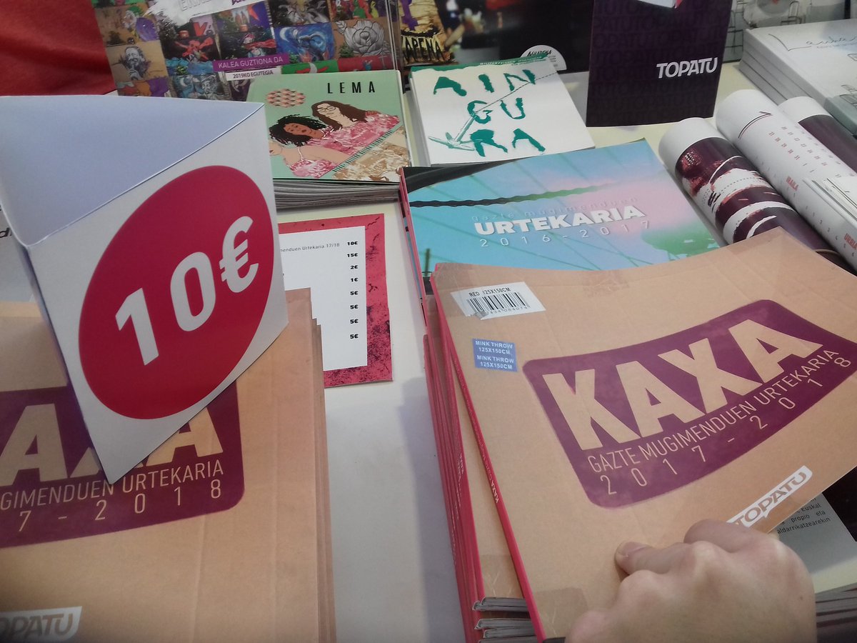 egin_klak's tweet photo. Egun on!! Laster hasiko #DA Durangoko Azoka, eta guk dena prest! Zuen zain gaude Goienkale 36an @txgorria-ko lagunekin! #Kaxa, 2019ko egutegia, Topatuko kuadernoak... Baita #Lema, #Aingura, @Askapena-ren eta @kaleaguztionada-ren egutegiekin ere! https://t.co/QIWAOXI56j