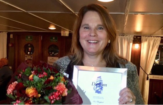 Hon är Årets Sjöfartsprofil. "Jag är hedrad över denna fina utmärkelse", säger hon. #sjöfart #svpol
sjofartstidningen.se/hon-ar-arets-s…