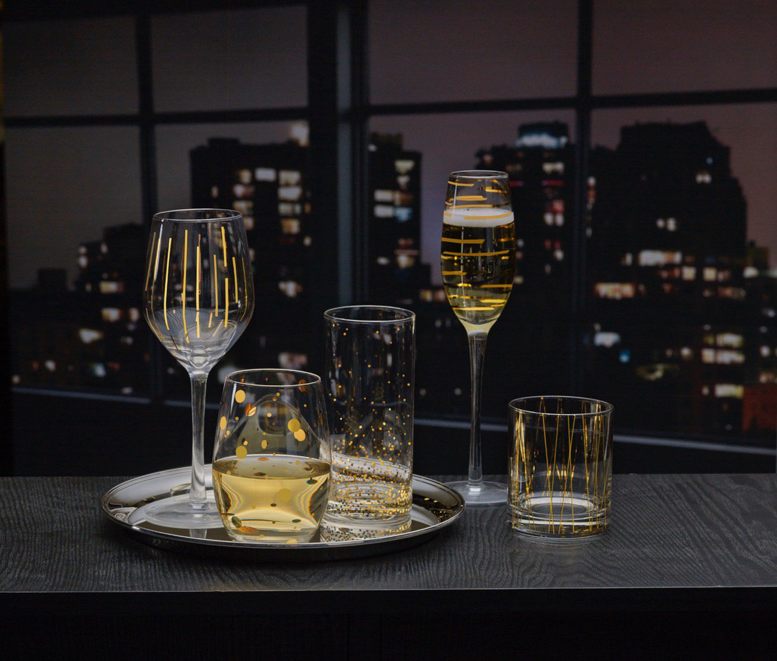 creativetops's tweet image. Happy New Year, let's get the drinks in!