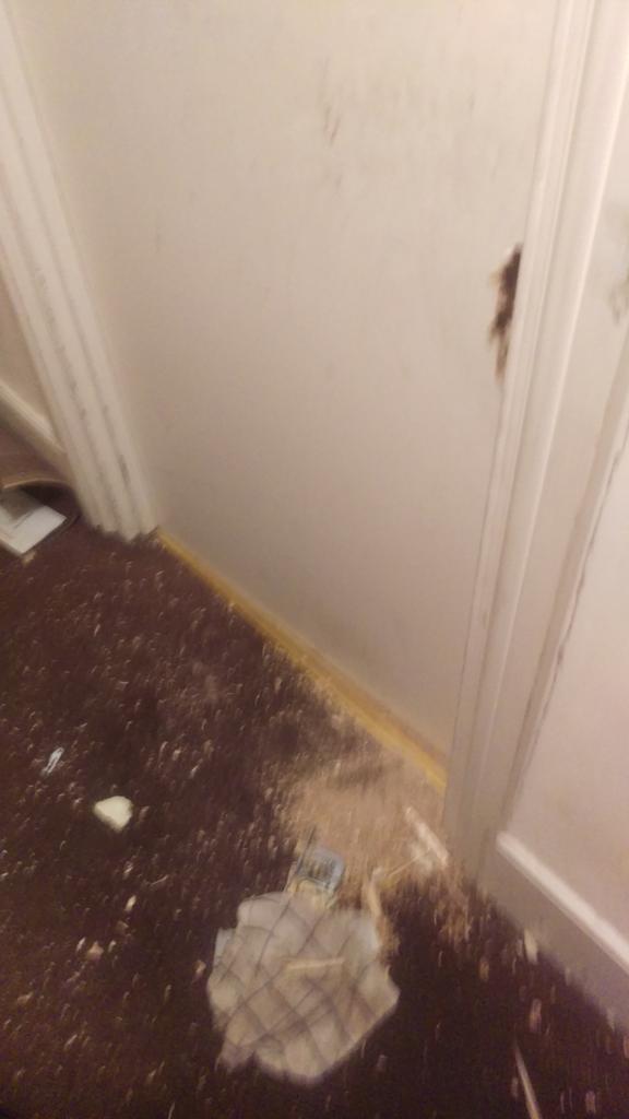 TheFoodCircus's tweet photo. @Ubering_London i left my keys in one of your cars this evening. No customer contact number so had to get a locksmith. Seeing as you have scalped a worldwide industry of it's profit i expect damages to be paid in full. #immoral #corporaterobbery https://t.co/TWVkHWAZF3