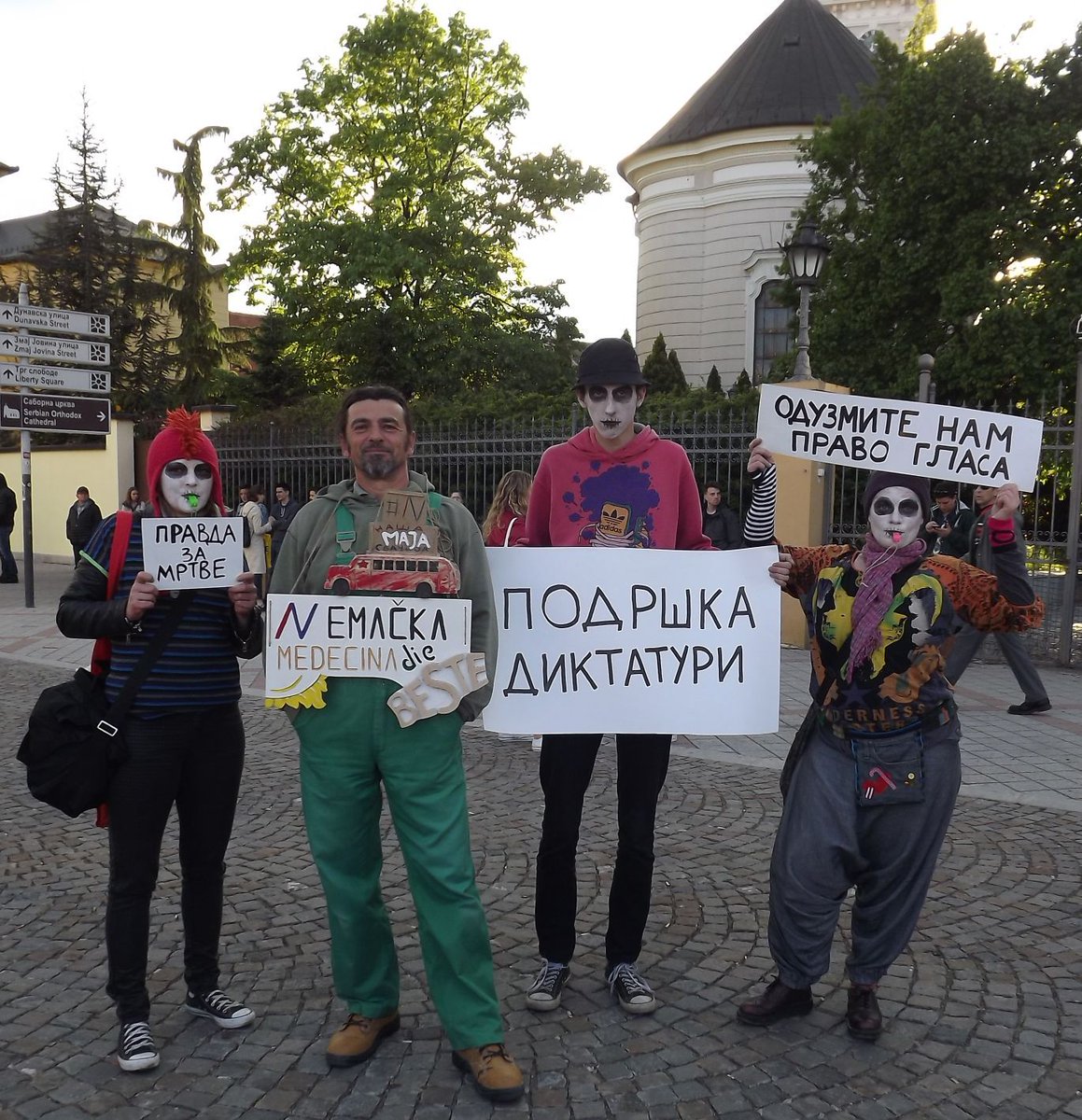 silberholz's tweet photo. novosadski protiv gluposti!! https://t.co/fQslHPhGZC