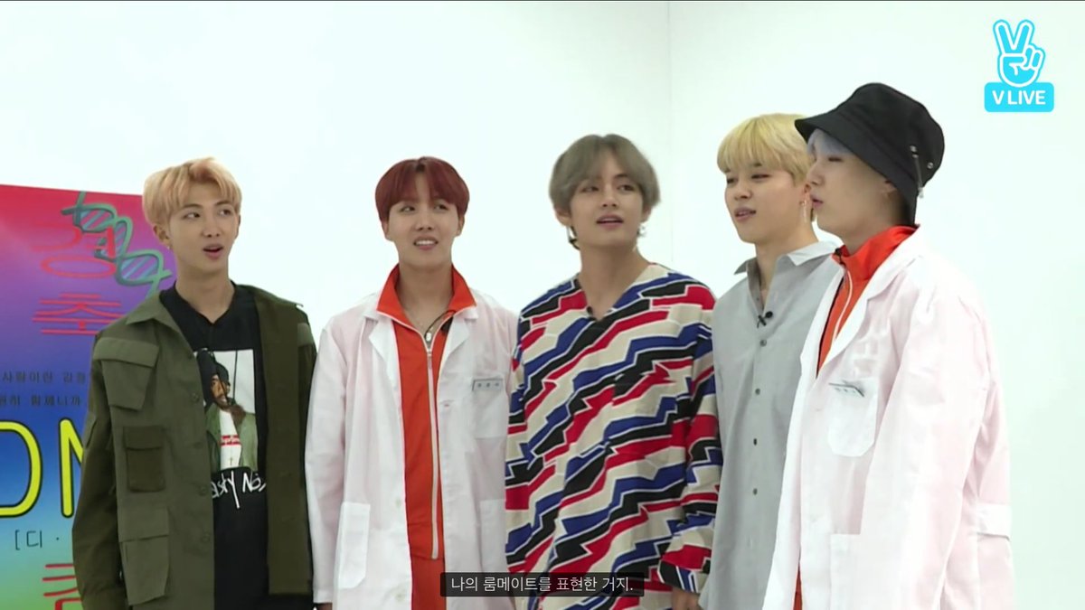 bts_muffle's tweet photo. 민을 표현하는 걸로 룸메 얘기한 연상님과 그거 보고 좋다고 웃는 연하를 볼 때면 나는 오늘도 살아있음에 감사함을 느낍니다 룸메라고 말하자마자 이어지는 약간의 정적과 동시에 형 쳐다보는 애들 표정도 너무 의미심장해서 웃겨 https://t.co/d7v1nW9UN4