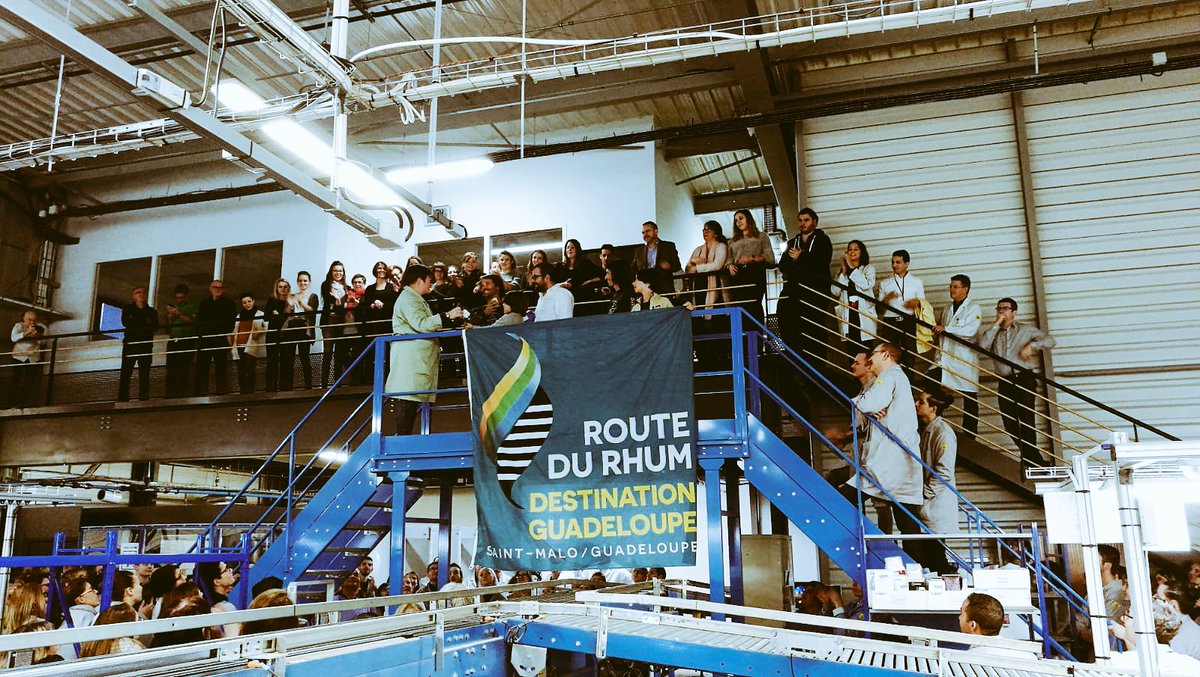 RemadeFr's tweet photo. Ce matin Romain Pilliard, skipper du trimaran @USEITAGAIN_SAIL sur la @routedurhum a reçu une ovation dur notre site de #Poilley ! #Fierte #RDR2018 #RemadeUseItAgain https://t.co/lsJOz6Y9gF