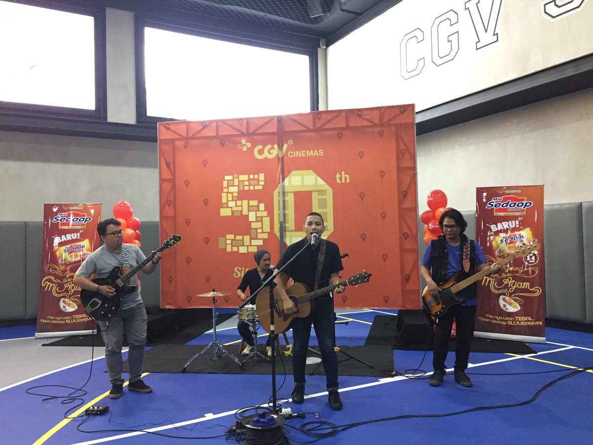 CGV_ID's tweet photo. Yay @TheRainBand turut hadir di Grand Opening CGV FX hari ini. :)
#PlayActiveCinema #SeruBarengCGV #50xLebihSeru #CGVCinemas https://t.co/NxkJS5Qysj