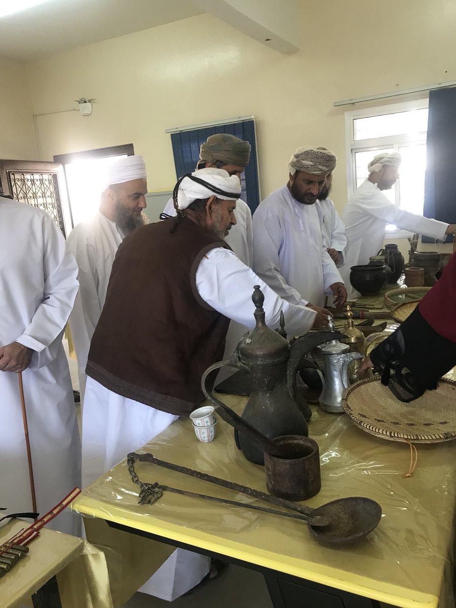 تحت رعاية الفاضل الأستاذ/
فاضل بن سلطان بن محمد المزيني 
المدير المساعد لتطوير الأداء المدرسي بدائرة تنمية الموارد البشرية وبحضور عدد من التربويين، نظمت مدرسة أميمة @amima001 بولاية #الخابورة ملتقى التحصيل الدراسي تحت شعار بسلوكي وتفوقي أرتقي للعلا.