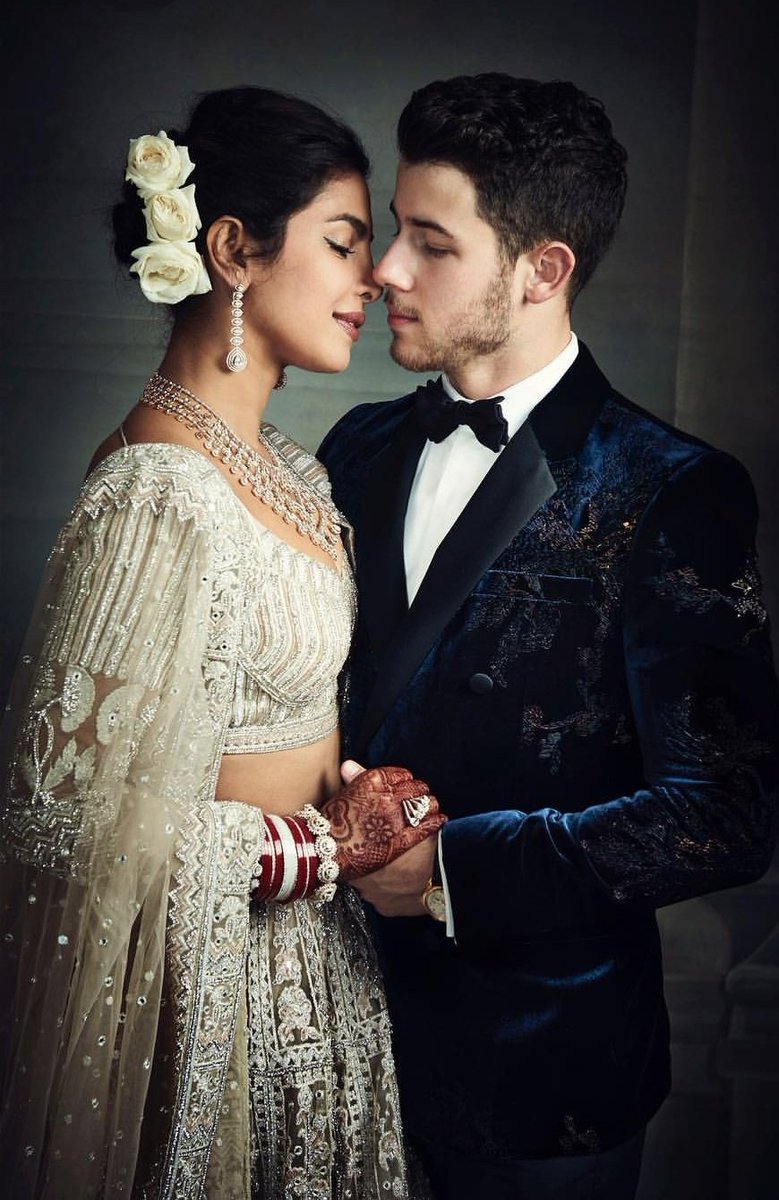 strawbsxjonas's tweet photo. These pictures really look like they belong in a museum @nickjonas @priyankachopra. https://t.co/x23WNBNBOp
