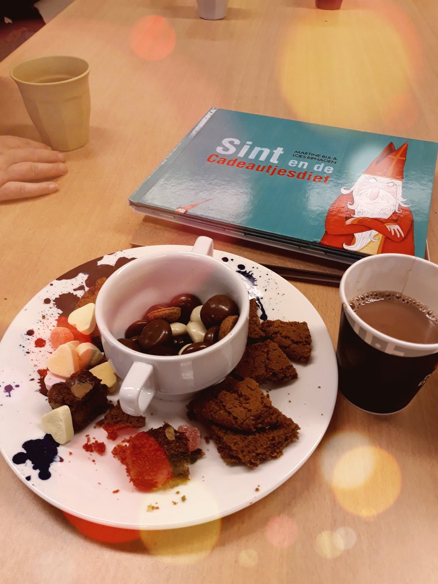 Wie zoet is krijgt lekkers  #Schakel #snoepen #gezelligheid #voorlezen #5december <a href="/Visio_WD_Midden/">Koninklijke Visio Wonen & Dagbesteding Midden</a>
