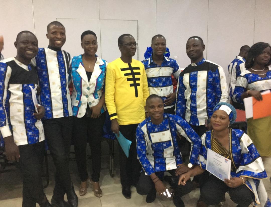 Fes_Benin's tweet photo. Les parents et amis des lauréats du jour ainsi que des anciens jeunes leaders et de nombreux autres invités ont pris part à la cérémonie riche en couleurs. "Tout leadership se construit" #JLB2018 #JLB #Bénin https://t.co/hUxd51FNBJ