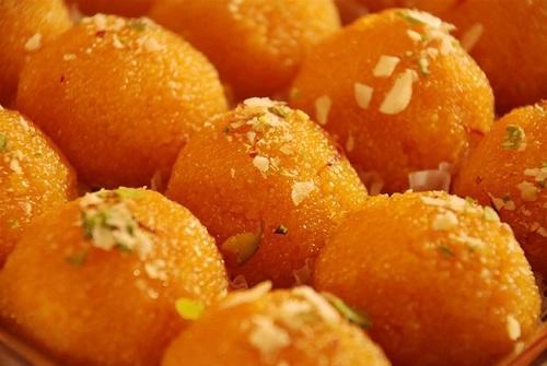 SweetPrashad's tweet photo. Laddu is one of the most delicious sweet you will taste. It allows your mouth to absorb the love.
#feelyourtaste
#enjoythesweets
#yumyum https://t.co/f8cMvhOcml