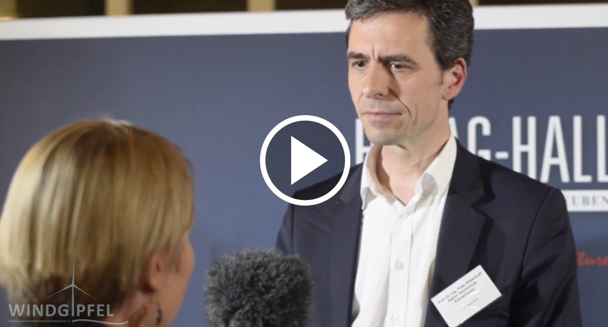 #Windgipfel 2018: Peter Ritzenhoff, Rektor der Hochschule Bremerhaven, im Gespräch mit Heike Winkler zum neuen Studiengang MBA Offshore Wind Energy. Video: @jewtuschenko_a bit.ly/2zLHZ15