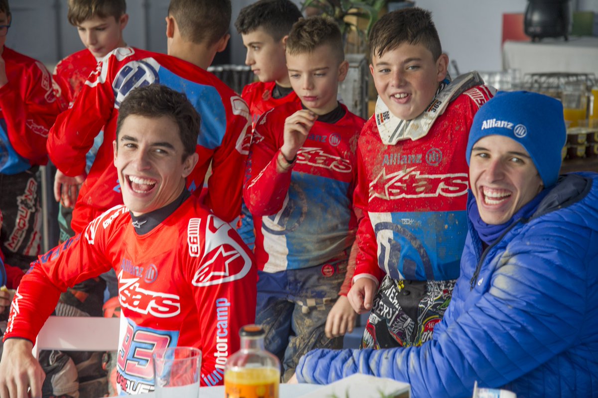 LapsForLife93's tweet image. ¿A quién le gustaría empezar otro #AllianzMotorCamp18? @marcmarquez93 @alexmarquez73