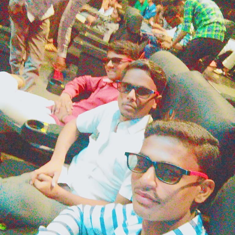 Shivanandkumarr's tweet photo. Glimpse of our FDFS celebrations of #2Point0 in Solapur
#2Point0FDFS #2Point0FromLastDay
Akshay Kumar Khiladi Group Solapur https://t.co/9QNUeZrcTS