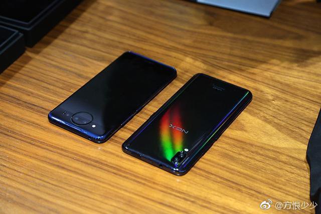 MSP_Leaks's tweet photo. Vivo NEX 2 Dual Screen Smartphone Leaked in New Renders &amp; Live Images #MSPLeaks
https://t.co/Gulvo1WWdm https://t.co/IEZQEDPkf8