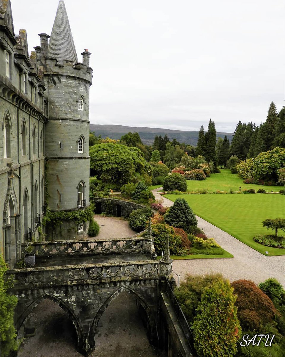 A bonnie #castle, with a bonnie garden 🏰🌳 What more could you want! 😍 #WildAboutArgyll 📍Inveraray Castle, Argyll 📷 instagram.com/skskrappa