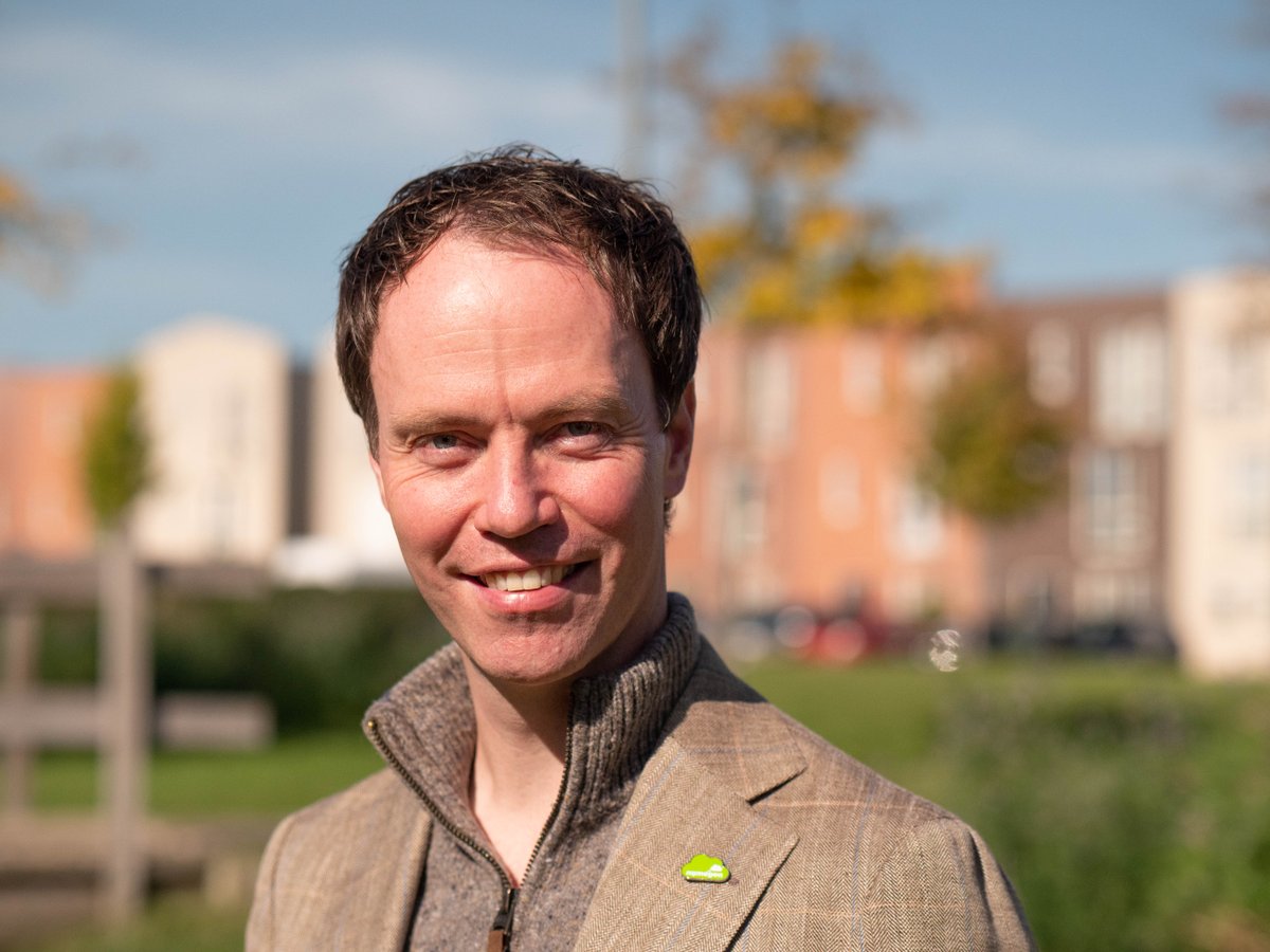 Arjan Verhout, oprichter <a href="/NLBloeit/">NederlandBloeit!</a>: “De basis van duurzaamheid ligt in de verbinding met je eigen leefomgeving.” Meld je snel om ook mee te doen met #GroeneVrijdag via: greencapital2018.nl/groenevrijdag/ #greencapital18