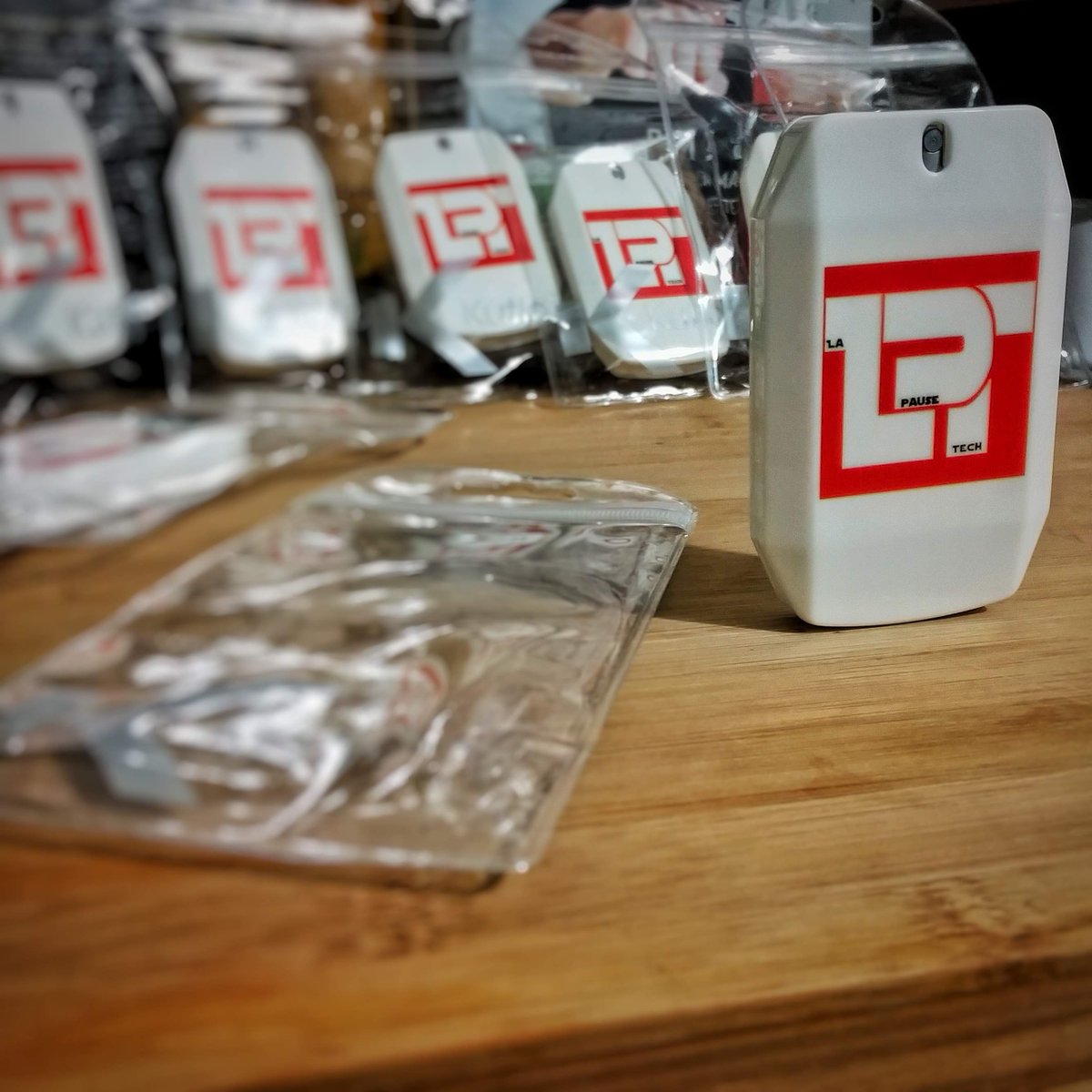 lapausetech's tweet photo. 🎁#CONCOURS La Pause Tech x Kutjo🎁

📲 Gagnez 1 des 8 #KUTJO collector #LaPauseTech 📲

🅿️our 🅿️articiper :
1⃣RT ce tweet
2⃣Follow @Kutjo_clean &amp; @VictorBouyssou 

Vous pouvez aussi aller visiter le site : https://t.co/YxF3eUBG2O

TAS le 19/12/2018 à 12h00
Réglement
🔽 https://t.co/qCoHSeXOQG