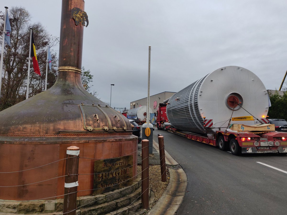 Deliriumbrewery's tweet photo. Big things are happening @huyghebrewery world of Delirium.
8 new Beer tanks are put into place. With a capacity of 120.000L each, 14m heigh 4,5m width and a empty weight of 15ton. 🍺 Cheers to that! #deliriumbrewery #growing #belgiumbeer https://t.co/2lOoCpmEug