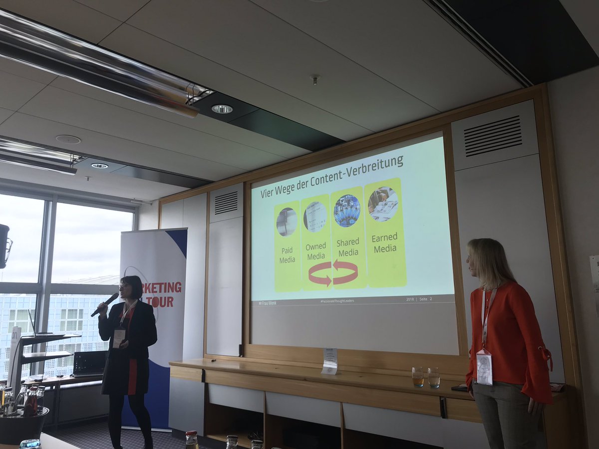 OriginalElJorge's tweet photo. Facebook, Twitter und Co. sind nicht "owned" sondern "shared Media", sagt @FrauWenk auf der #lbc18 https://t.co/uSFT8xRGsk