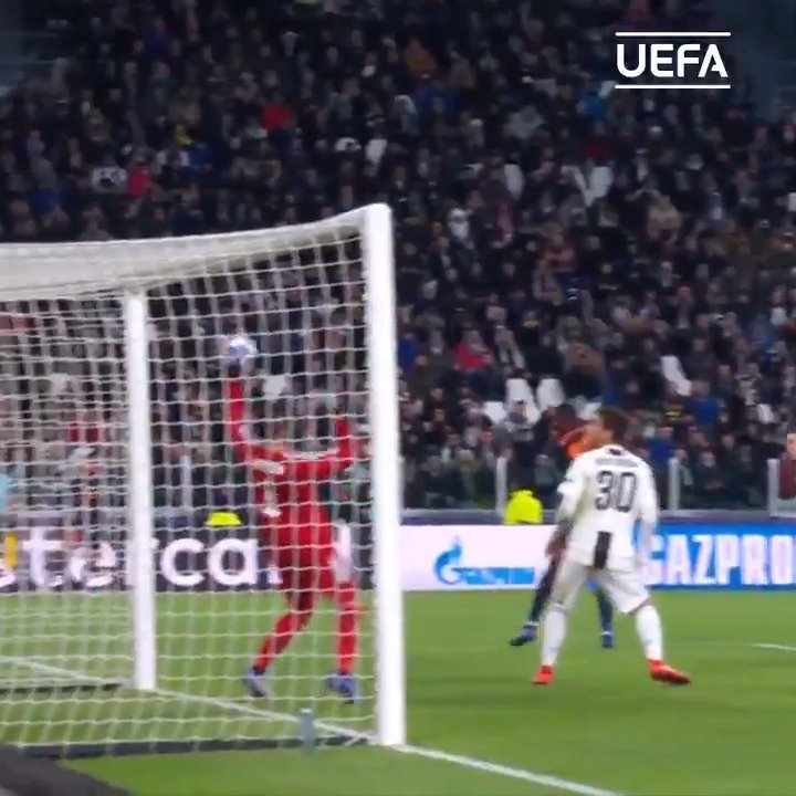 😮 Diakhaby meets a corner with a thunderous header...
👏 Szczęsny reacts magnificently to tip the ball away!
#UCL @juventusfc