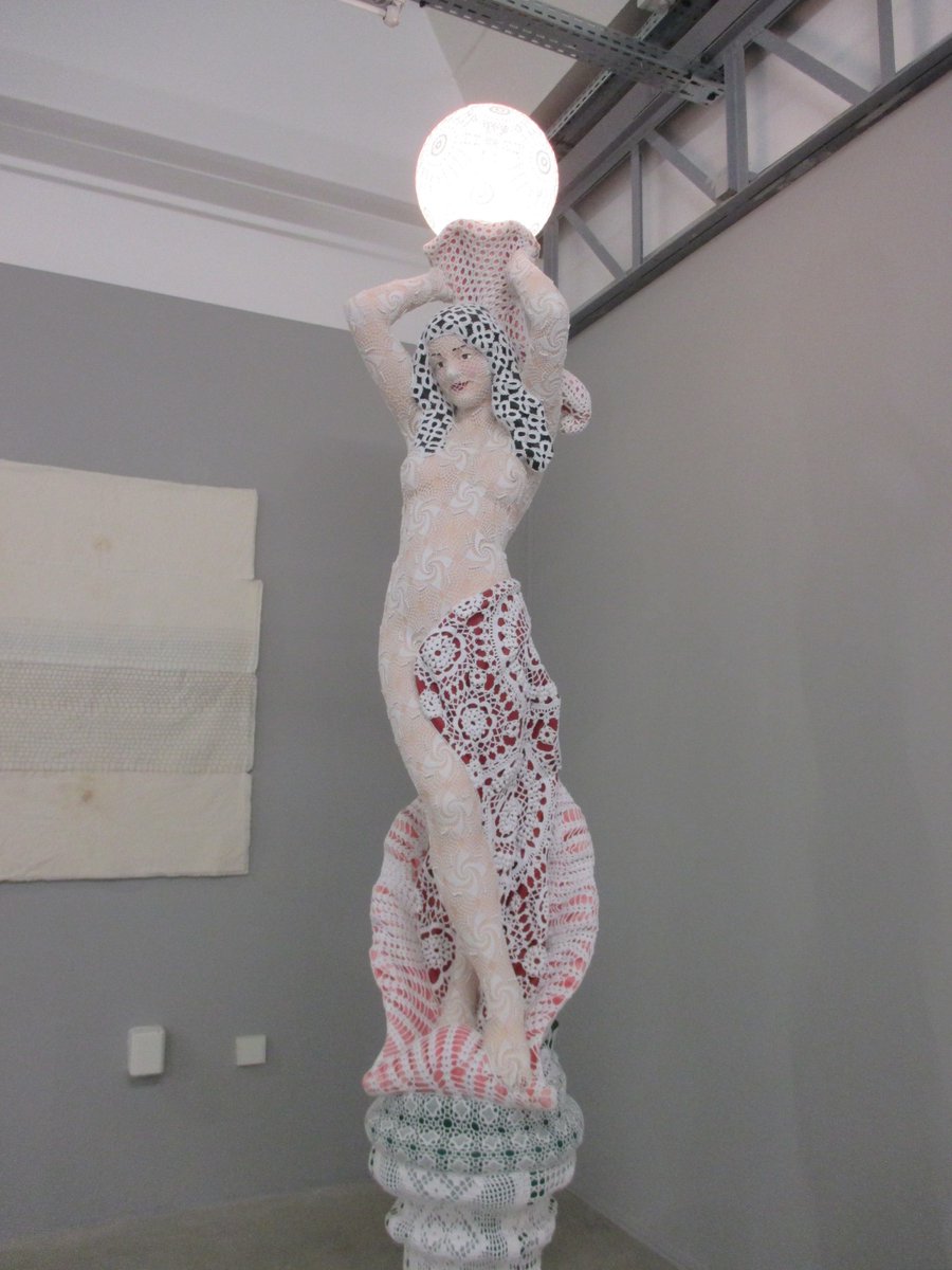 ULISVH18's tweet photo. Bonjour ! Nous sommes  allés visiter  le Transpallette. Nous avons vu des sculptures, une tapisserie et des tableaux. Nous vous conseillons de visiter le Transpallette ! https://t.co/zN1dcQ7eVf