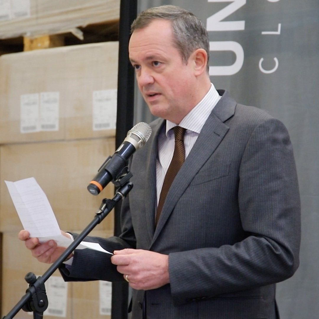 UC_capsclosures's tweet photo. Last Friday, we celebrated our 10 billionth closure in Duna, our "one cap dual function" closure #DOUBLEFLOW! Relive the event by watching the speech by our CEO, @JbHenckes ! https://t.co/zJbQRvVzKD #10billionclosures https://t.co/EsIK75pGAX