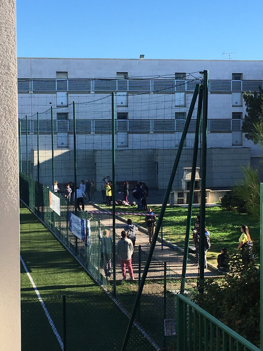 UNSS13's tweet photo. Journée du Handicap #PartageTesSport avec @comites departemental @FFHandisport et @FFSASportAdapte  partage de pratique valides et situation de handicap @lyceecraponne  @SalonProvence #petanque #flagrugby #sarbacane #escalade #relaxation #basketfauteuil #torball #cecifoot https://t.co/XMQ5IyfTJD