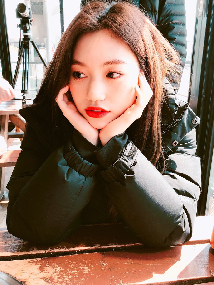 doyeonheart_th's tweet photo. @WekiMeki [TRANS] โดยอนอ่า~ แม้จะสายแต่ก็สุขสันต์วันเกิดนะ🎉🎉 วันนี้เป็นวันเกิดที่ดีใช่มั้ย?? รักนะโดยอนที่โดดเด่นและสมบูรณ์แบบ❤️

#🦊 #โดยอนนี่ #สุขสันต์วันเกิด #สวยจัง

ENG ; Elly Union
#Doyeon #WekiMeki https://t.co/LQTIagnTo0