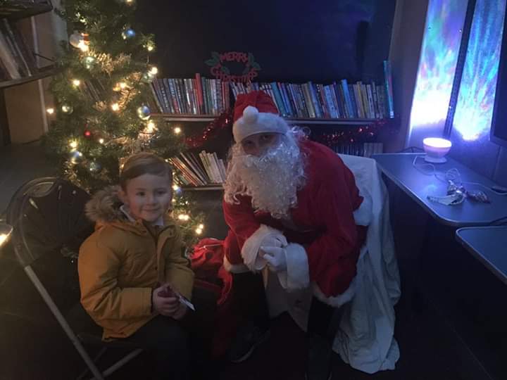We enjoyed a great community event on the Wythers when Santa had a flying visit and listened to more than 80 childrens' Christmas lists. #Barca #SantaClaus