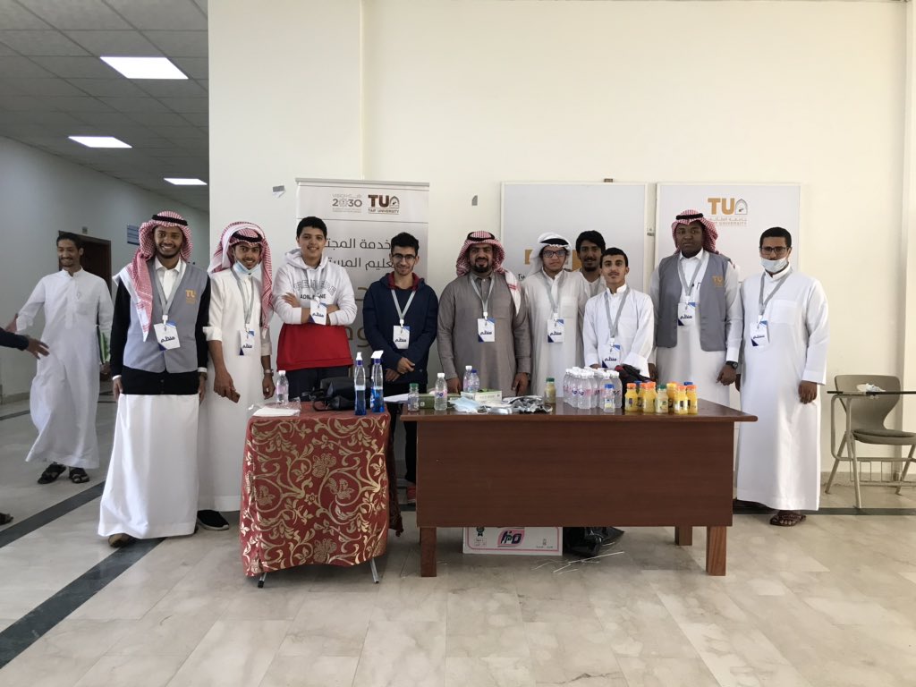 AZIR2018's tweet photo. ✨صورختامية  في مشاركة الطلاب  لفعالية تطوع بساعة المقامة بـ #جامعة_الطائف ✨ https://t.co/U2cqqiYtqm